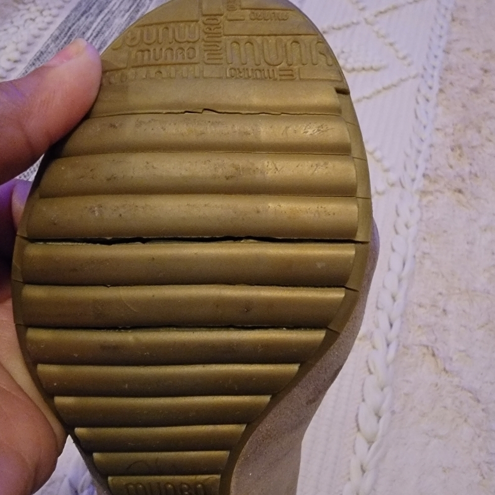 NWOT Munro Addie smoking slipper loafer in gold shimmer - Picture 5 of 5